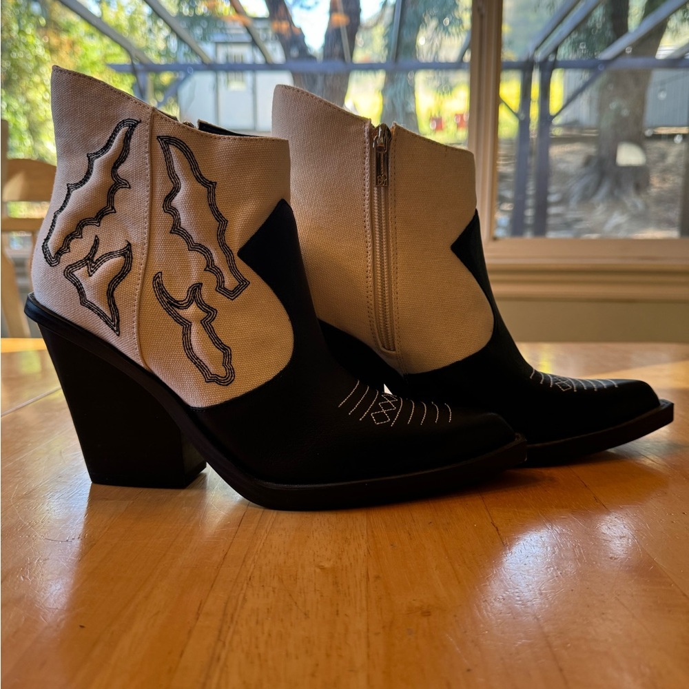 Jessica Simpson Black and White Heeled Boots…hard to find 🔥